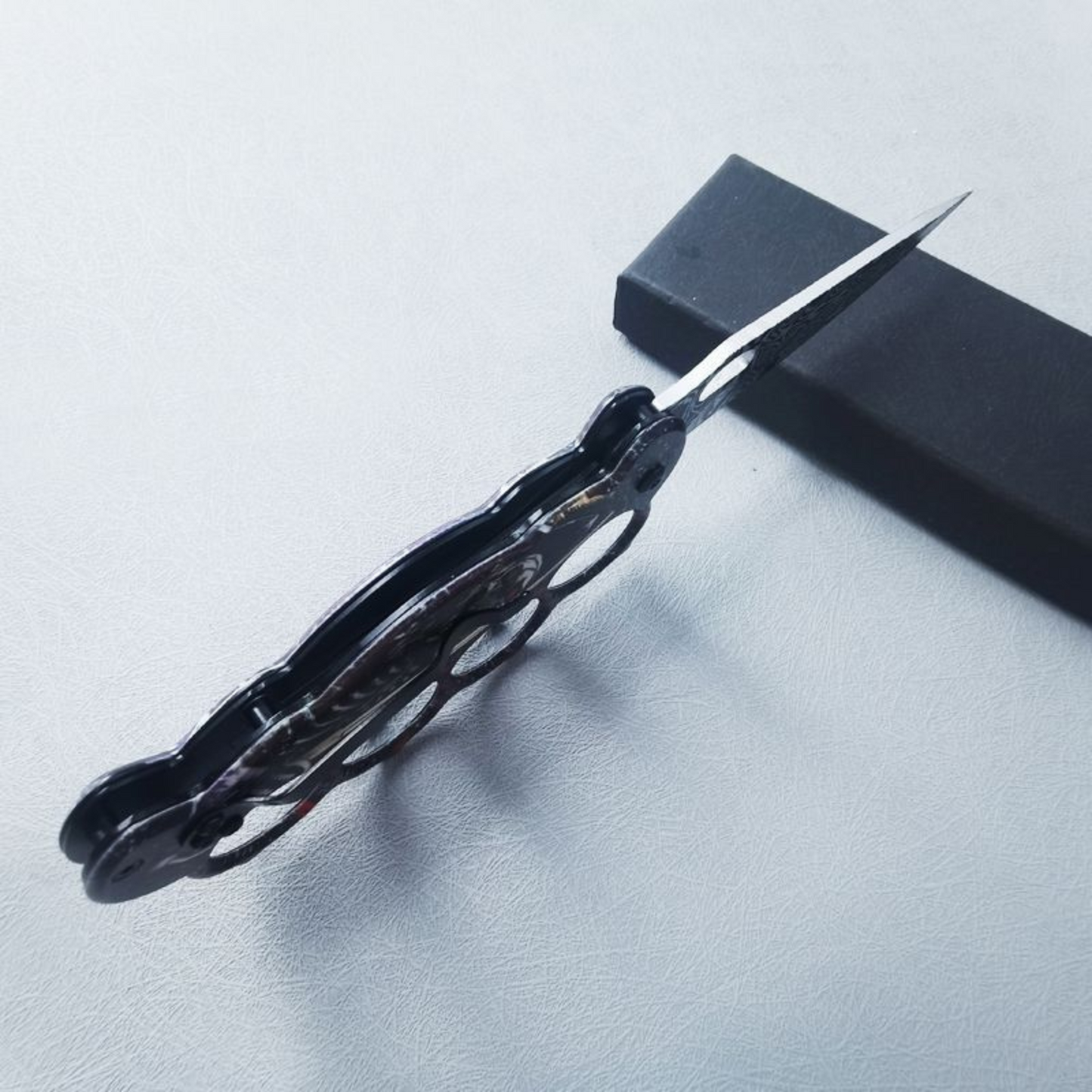 Knckle Knife with elegant design-ss
