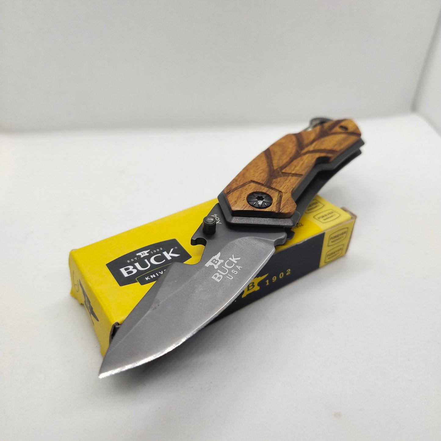 X84 Buck Self-Defense Knife – Compact, Durable & Reliable